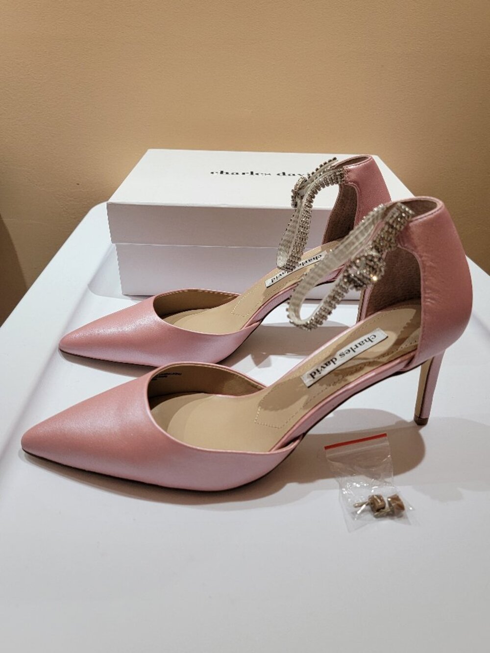 Charles David Acker d'Orsay Pump, ROUGE, Size 9, New in Box